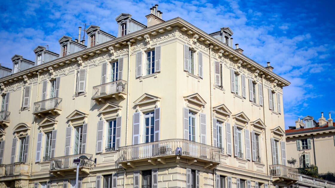 Petits palais, église, monuments... Les façades de ce quartier de Nice sont exceptionnelles, suivez le guide : "toute l'élégance du patrimoine niçois" 4 5