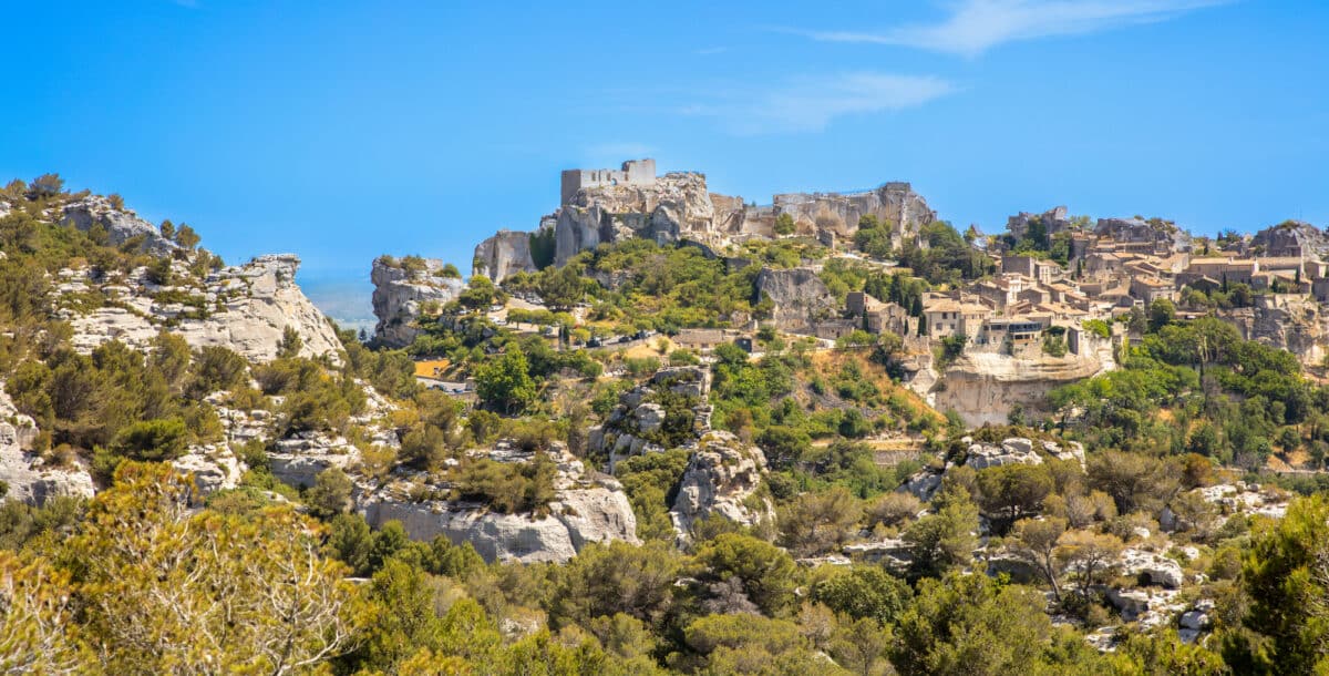 Villages secrets, chemins de randonnées, abbayes, havres d’artistes… En Provence-Alpes-Côte d’Azur, les incroyables trésors des Alpilles Depositphotos 606177382 L
