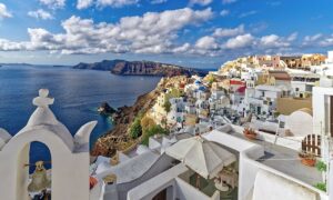 Das ikonische Oia auf Santorin. 12