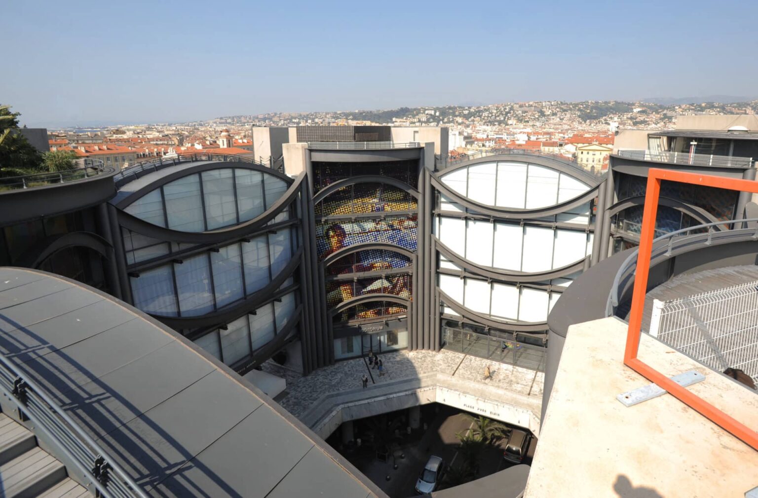 Nice : des opposants s’inquiètent d’une démolition du MAMAC, la mairie promet « une renaissance » et « confirme » la date de réouverture MAMAC030