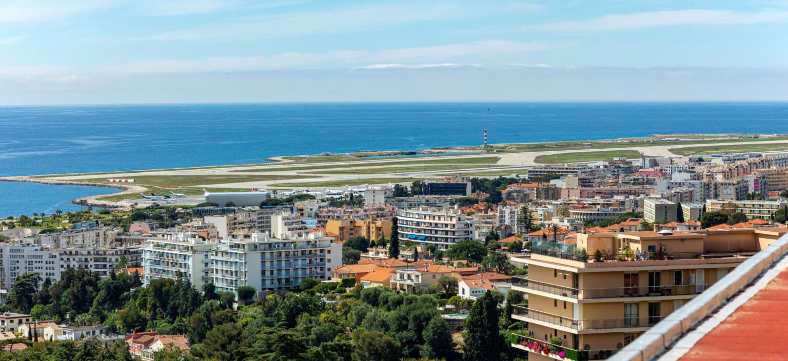 Côte d’Azur : la piste d’atterrissage de l’aéroport de Nice (sans surprise ?) classée parmi les plus spectaculaires du monde en 2025 ! Aéroport de Nice