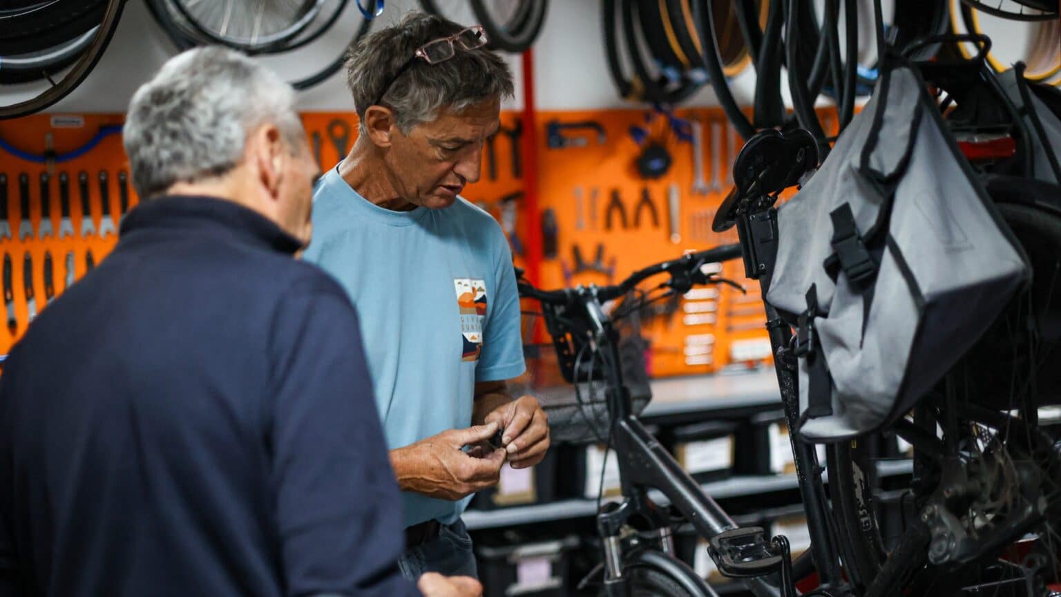Dans le centre de Nice, la Maison du Vélo anime la vie de quartier et incite à grimper en selle: « ici, chacun met la main à la pâte! » 3 3