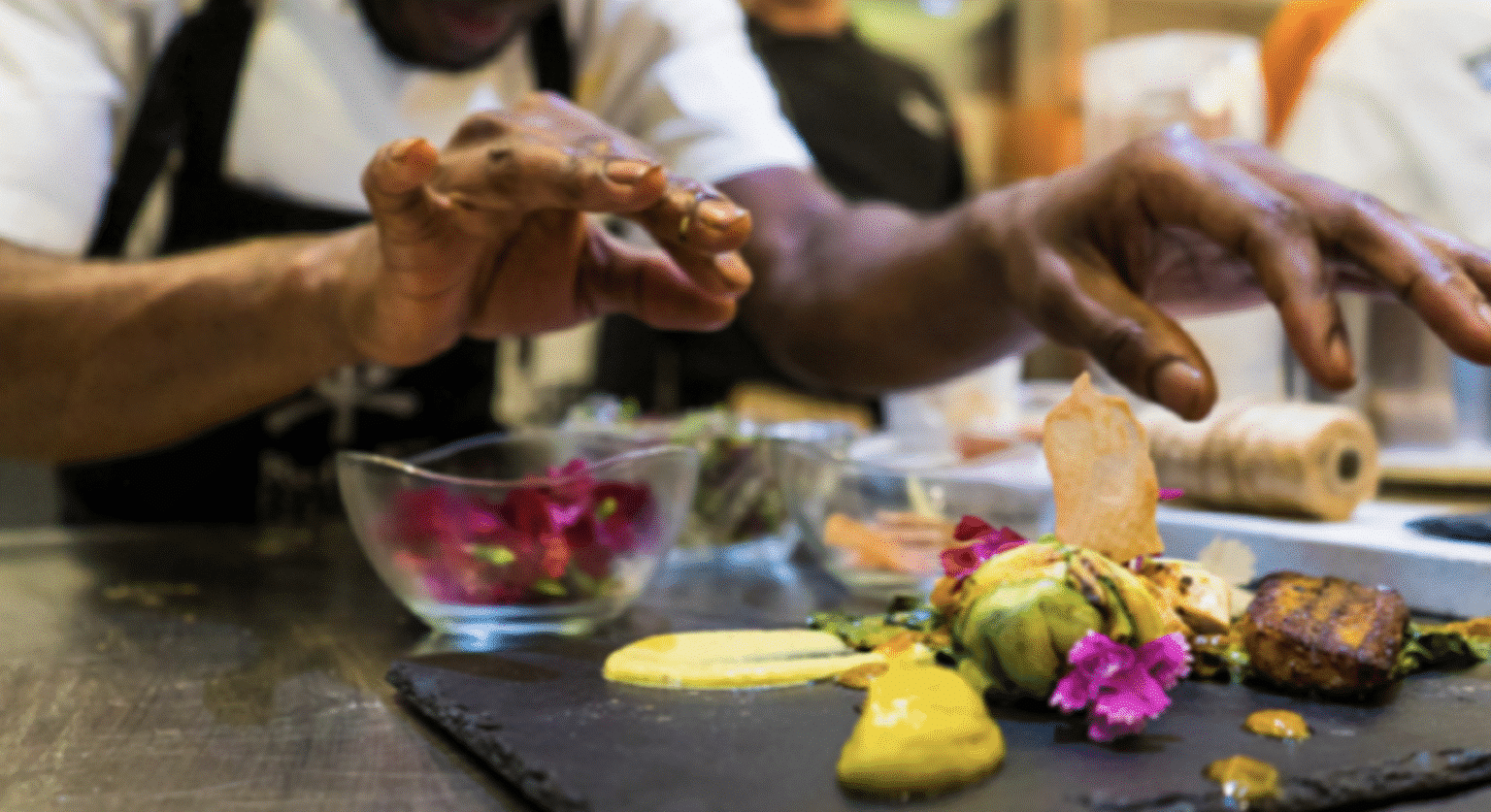 À Nice, un banquet solidaire célèbre les cultures venues d’ailleurs: 150 convives découvrent les plats de réfugiées libyenne, ukrainienne et sri-lankaise Capture decran 2025 05 11 a 19.23.31