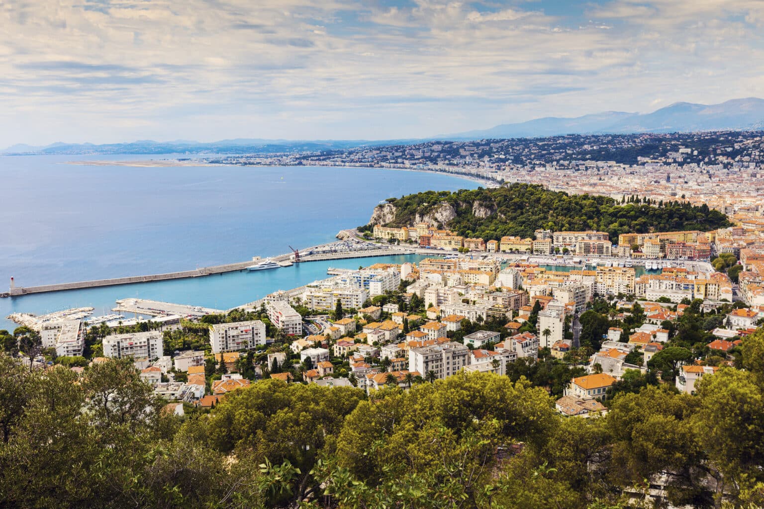 Randonnée: en Provence-Alpes-Côte d’Azur, ce chemin unique vous invite à traverser les collines de Nice, entre nature préservée, patrimoine et vues imprenables Nice vue aérienne