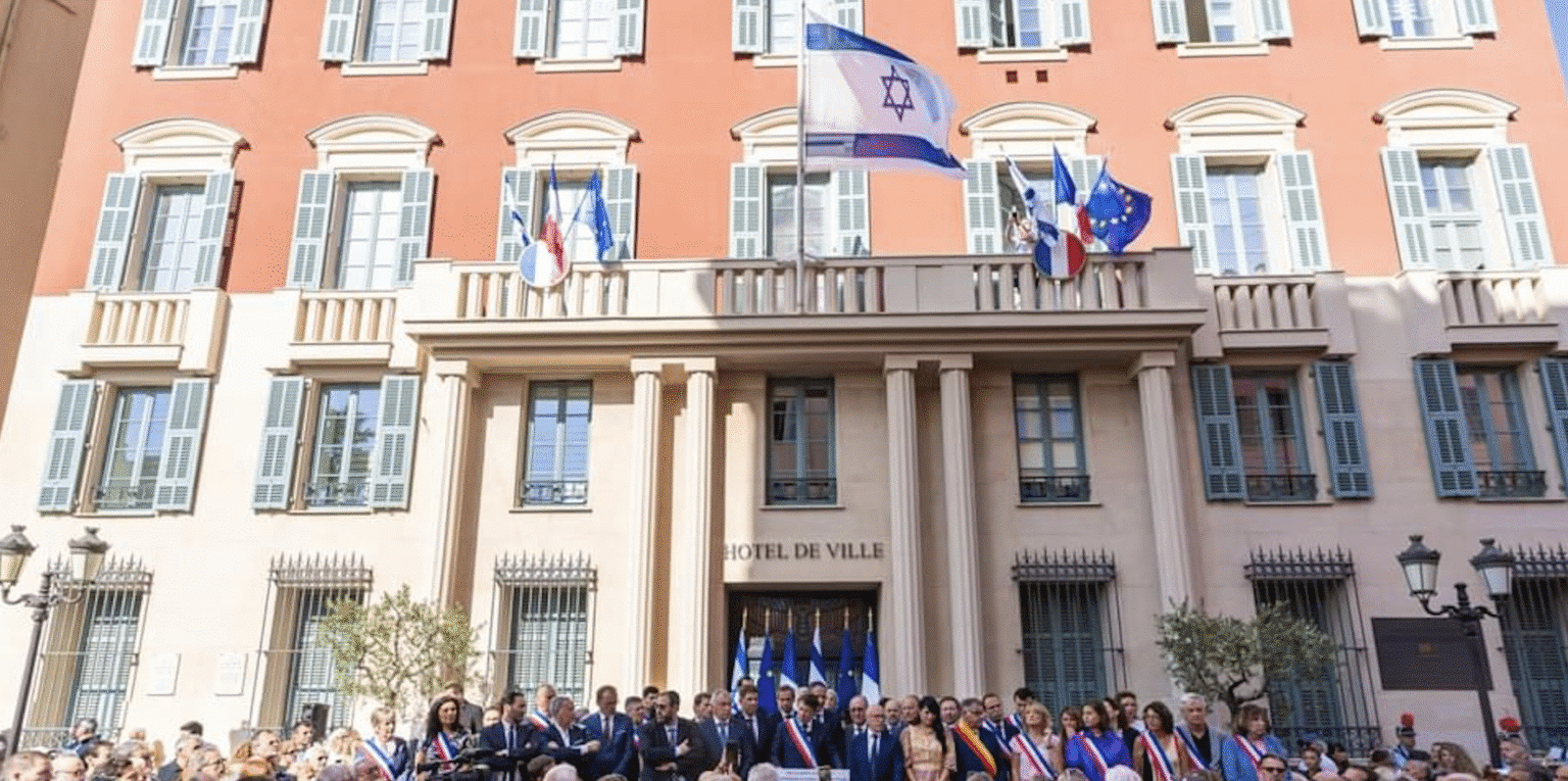La justice saisie au sujet des drapeaux d’Israël en mairie de Nice : Estrosi refuse d’appliquer la consigne du préfet, ces militants protestent Capture decran 2025 06 24 a 12.22.45 1