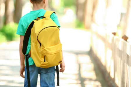 enfant cartable