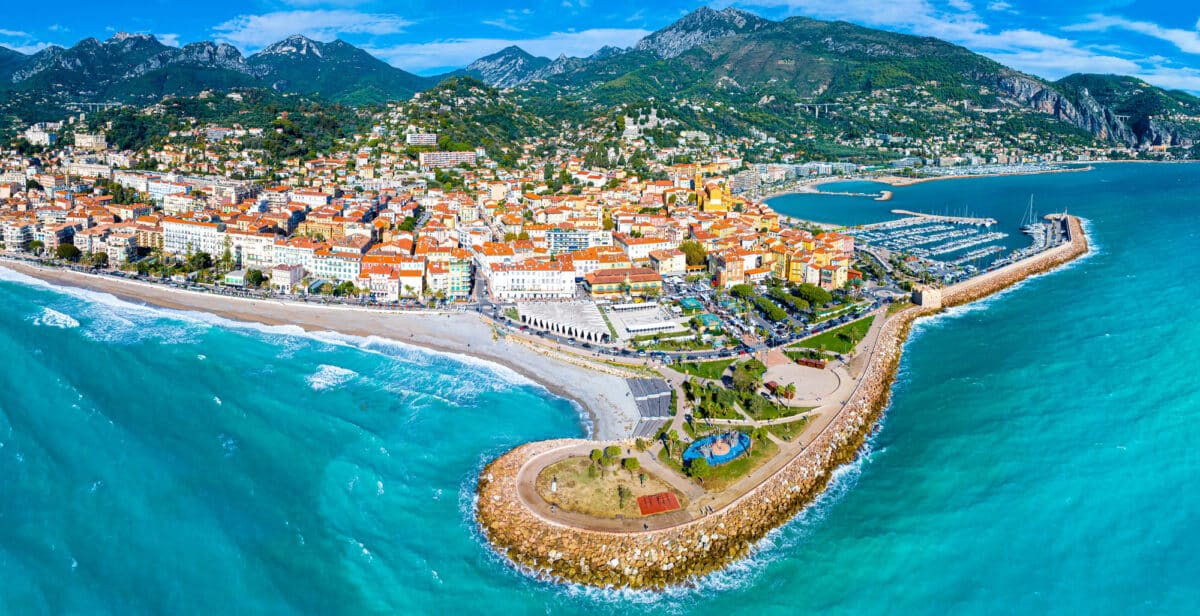 Immobilier : envie d’une résidence secondaire en bord de mer ? Voici le top des stations balnéaires de la Côte d’Azur où poser vos valises Menton
