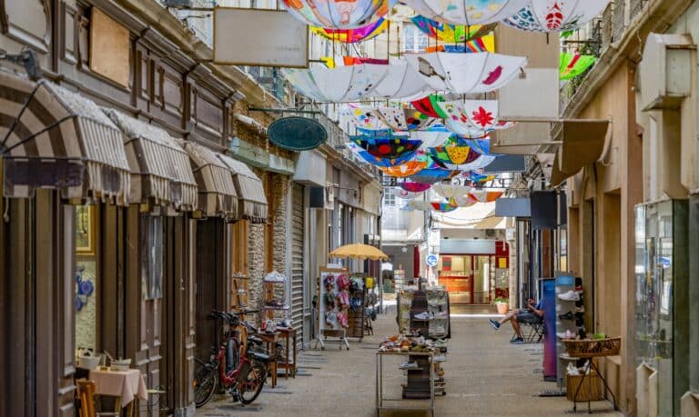 Dans le Vaucluse, cette ville située au pied du Mont Ventoux s’impose comme l’un des meilleurs choix de vie pour les amateurs d’authenticité Carpentras