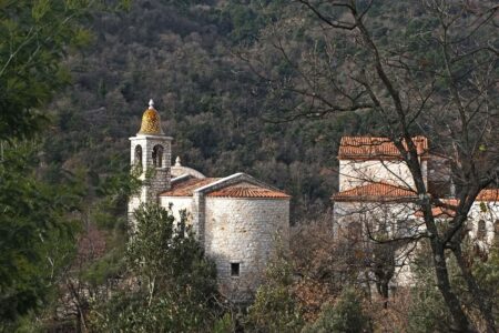 Vue de l eglise de Castillon depuis la rue de Saint Antonin