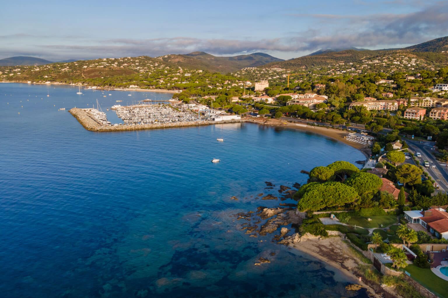 Entre criques méditerranéennes et plages de rêve, une station balnéaire du Var est citée par GEO parmi les plus belles de France plage des Issambres 2