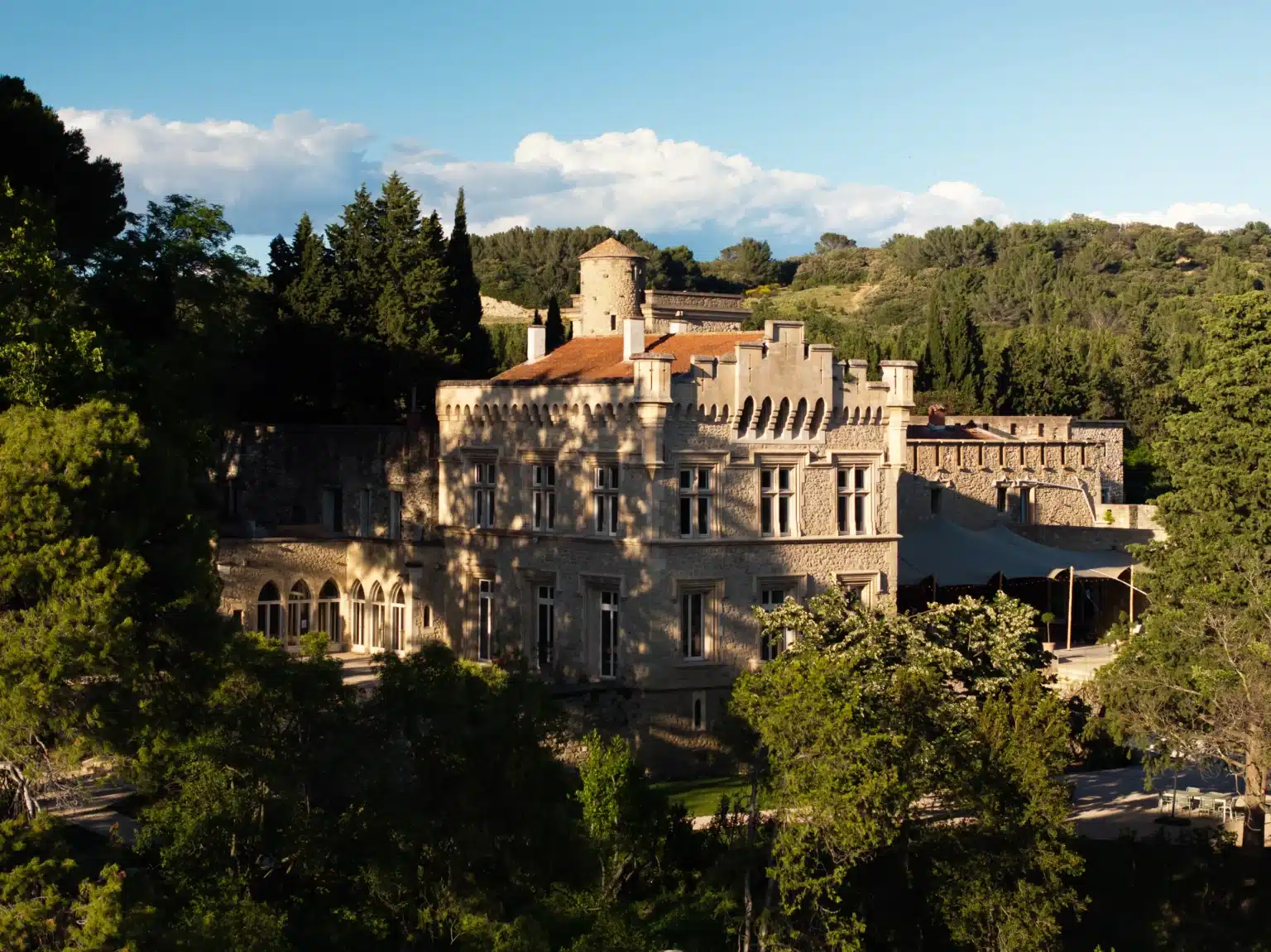 chateau Saint Laurent situe dans le Vaucluse DR