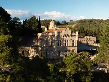chateau Saint Laurent situe dans le Vaucluse DR