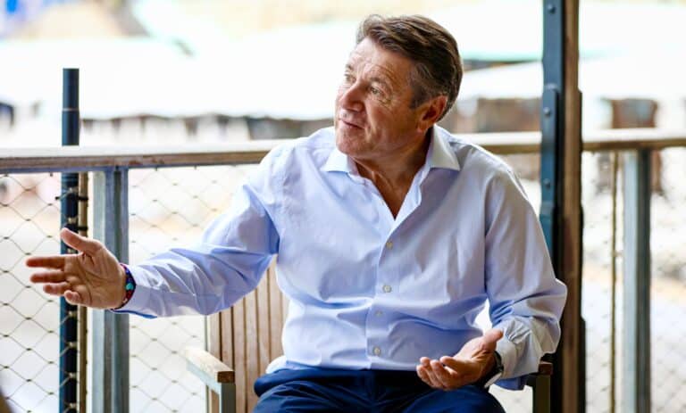 Le maire tombe la cravate, les confessions de Christian Estrosi à Nice-Presse : « il y a des angoisses qui ne me quittent pas » christian estrosi