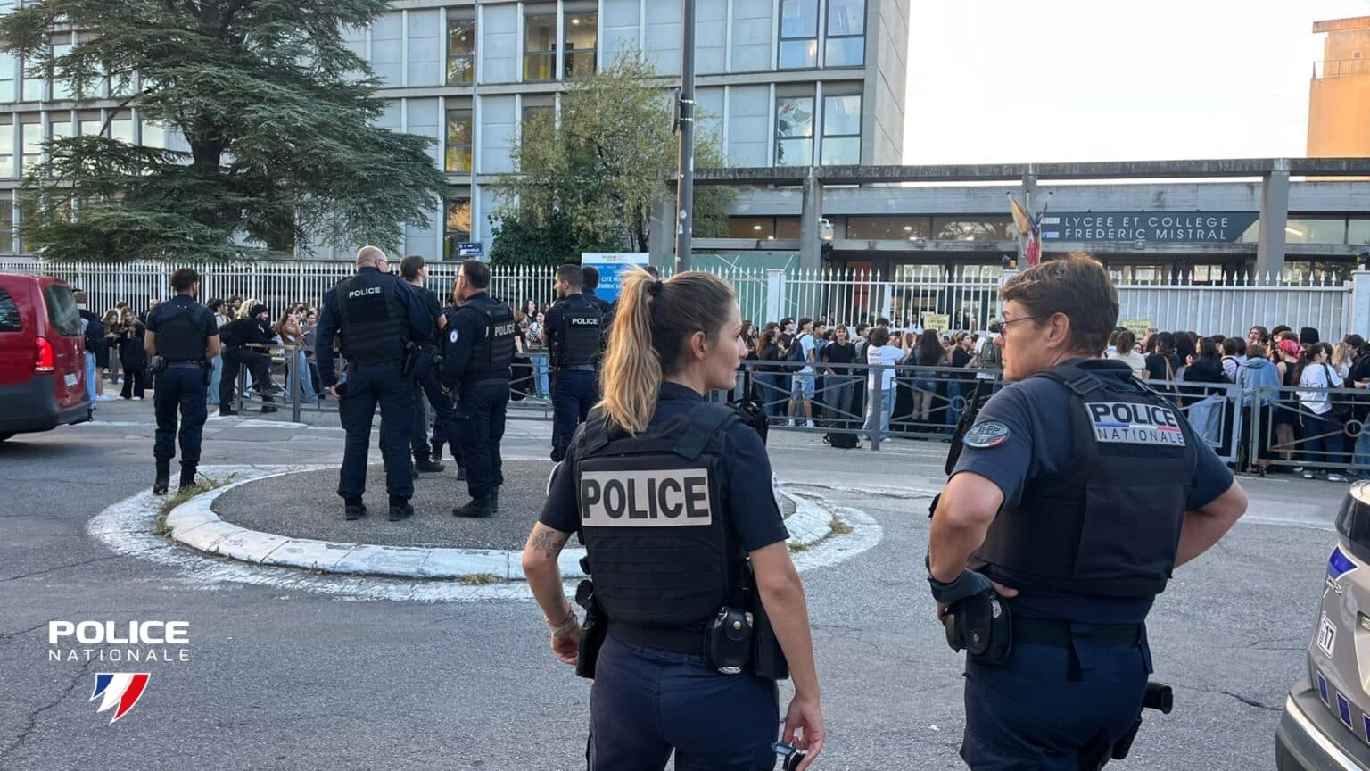 Régions : lycées, routes et gares perturbés, mais le mouvement « Bloquons tout » échoue à réellement paralyser le pays G0edE1NWsAAWB f