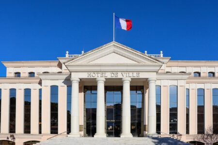 hotel de ville saint laurent du var