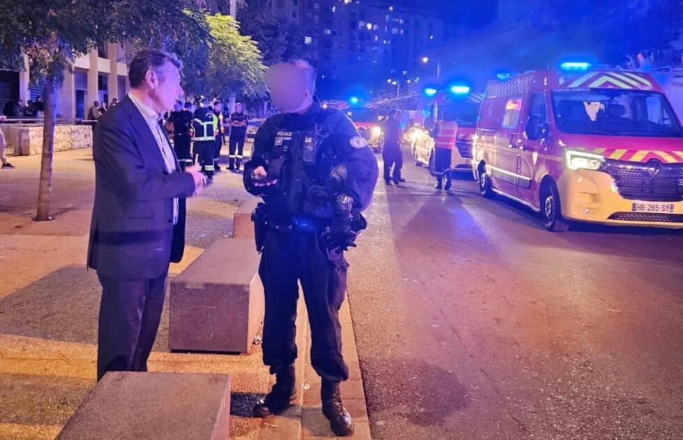 Fusillade à Nice : Christian Estrosi évoque « deux morts », plusieurs blessés graves et « des liens avec le narco-banditisme » G2XJXEOWEAEURyQ