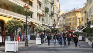 vue generale de la zone pietonne massena dans le centre de Nice