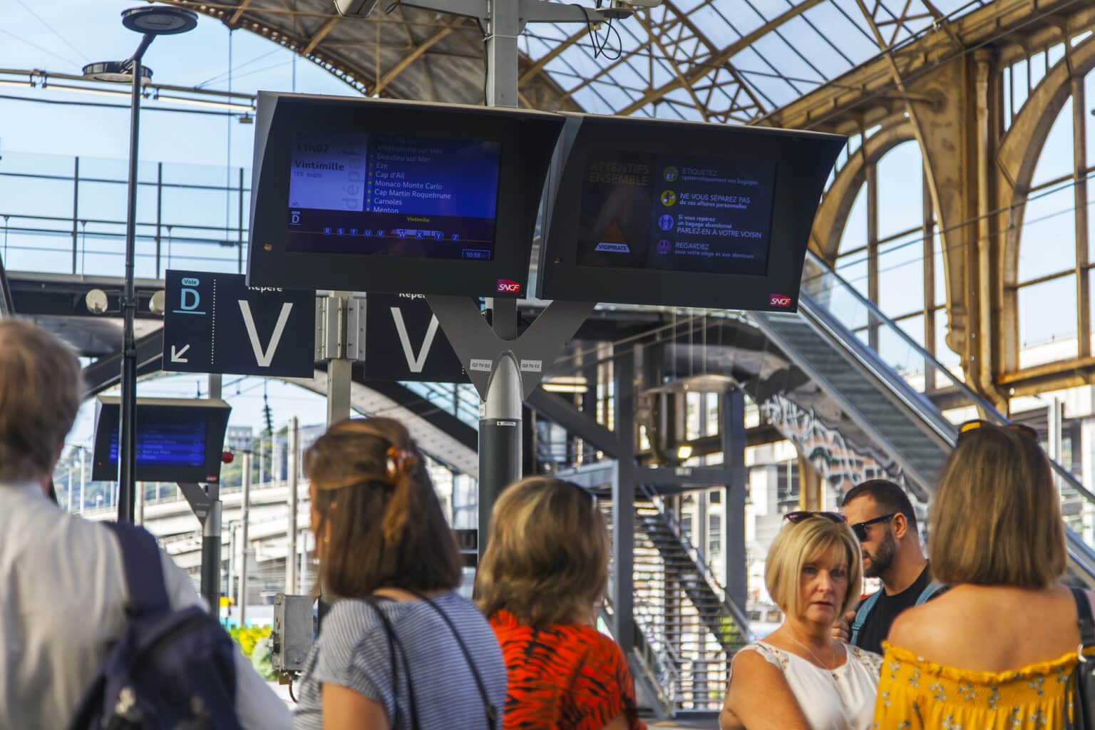 SNCF. Trafic TGV Sud-Est : comment un incendie criminel et un vol de câbles ont paralysé 50 000 voyageurs avant un retour à la normale sncf gare nice