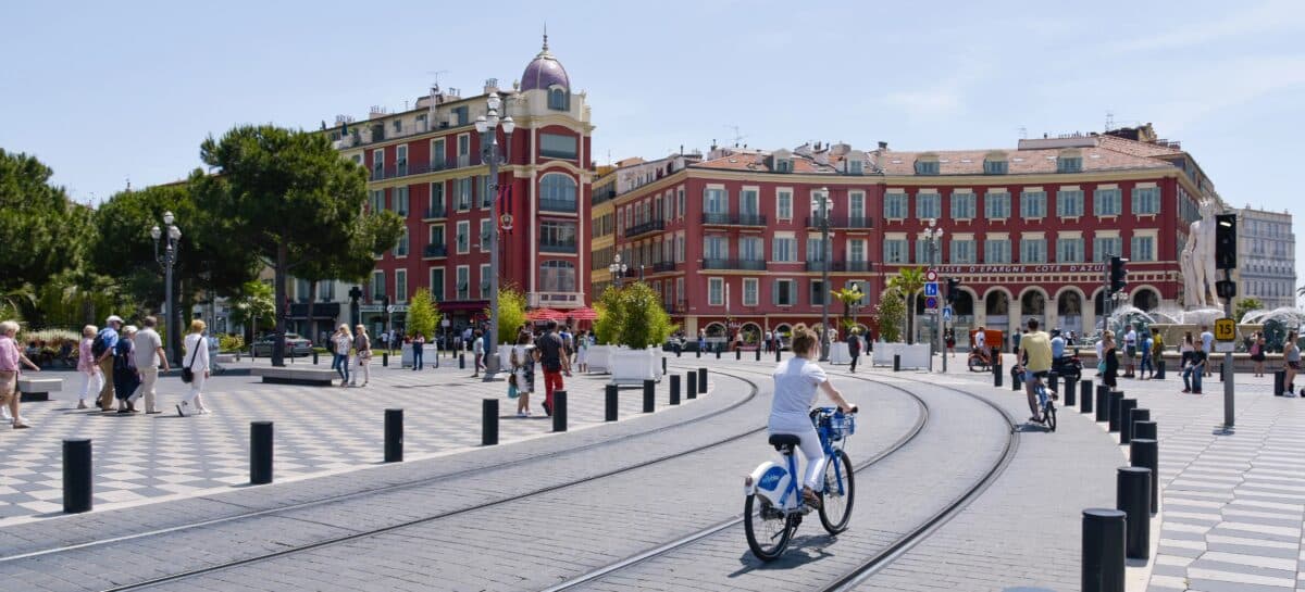 Immobilier à Nice, Antibes ou Grasse : entre attrait du littoral et tension des prix, les tendances qui font rêver ou douter sur la Côte d’Azur immeuble nice france