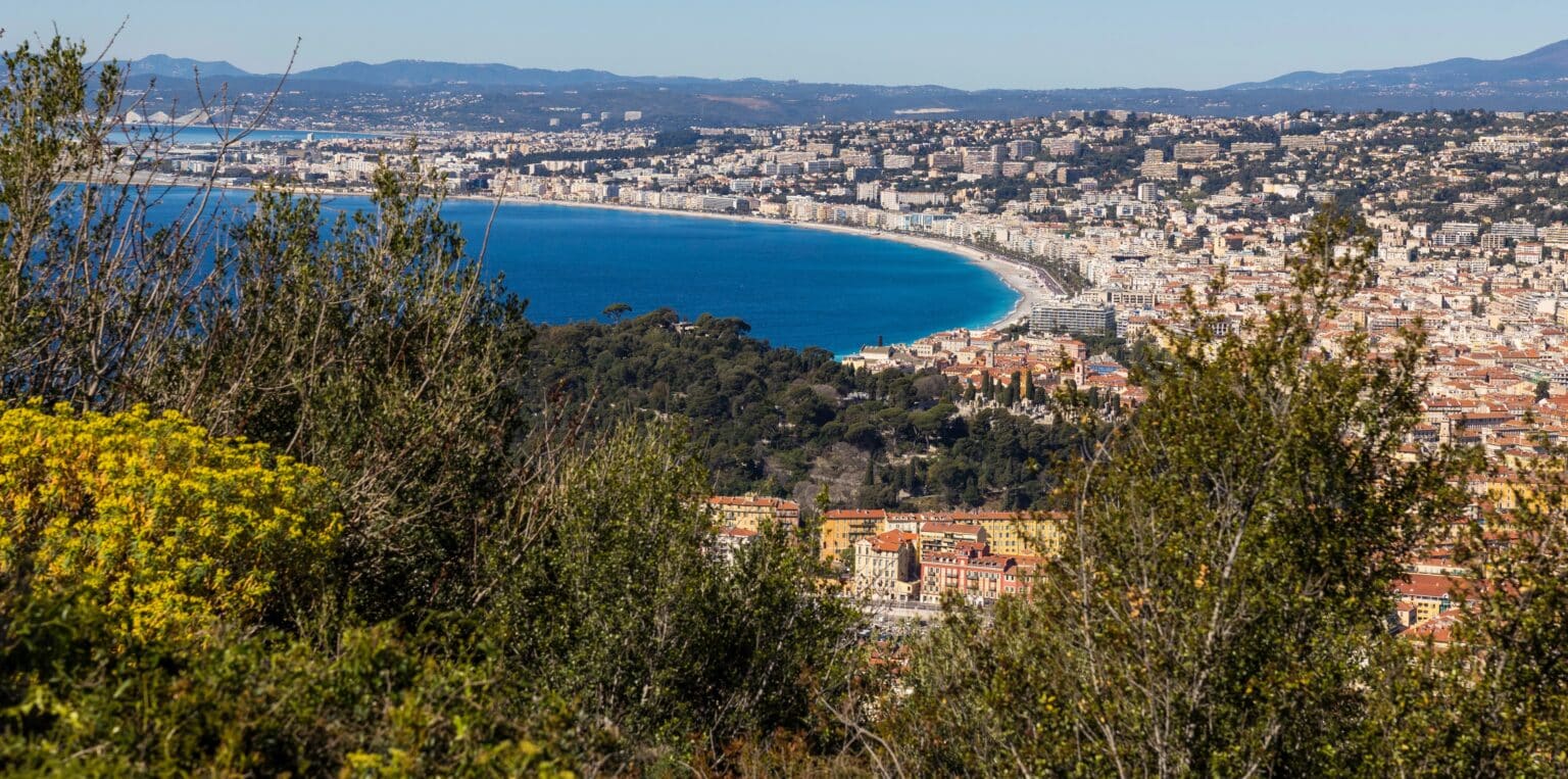 À Nice, l’un des plus beaux parcs de la Côte d’Azur grillagé : l’extrême gauche s’agace, la Ville pointe dégradations et insécurité galopante nice mont boron