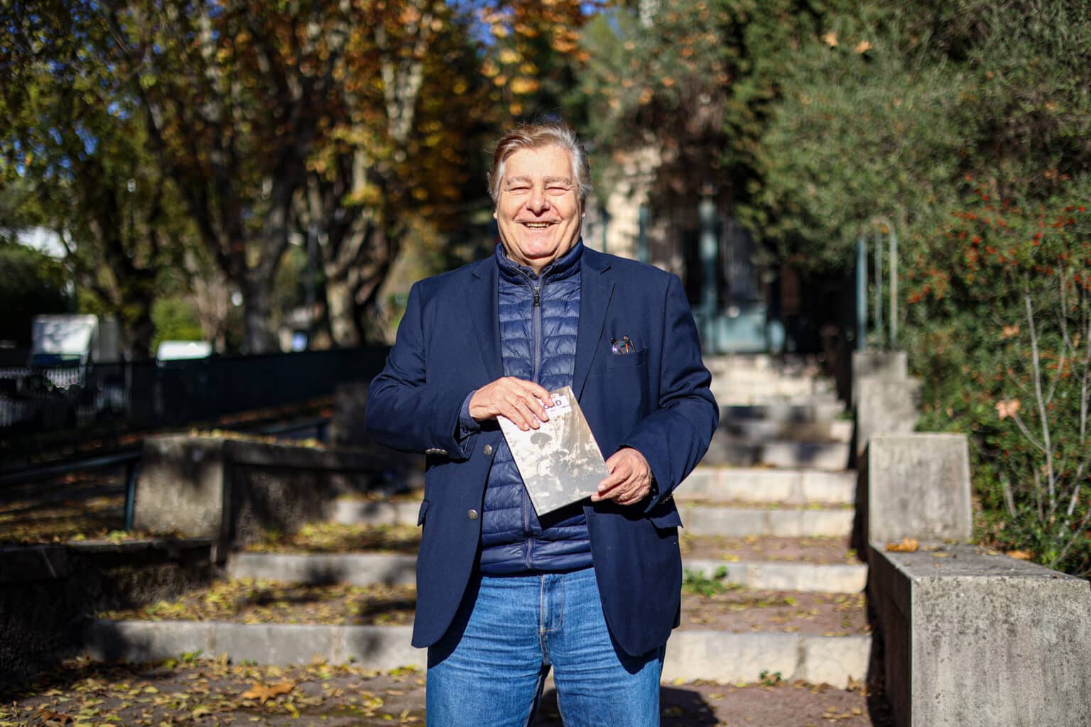 « Transmettre notre mémoire aux jeunes » : cet auteur de Nice dévoile un ouvrage de quartier co-écrit avec les habitants et destiné aux collégiens Richard Pogliano