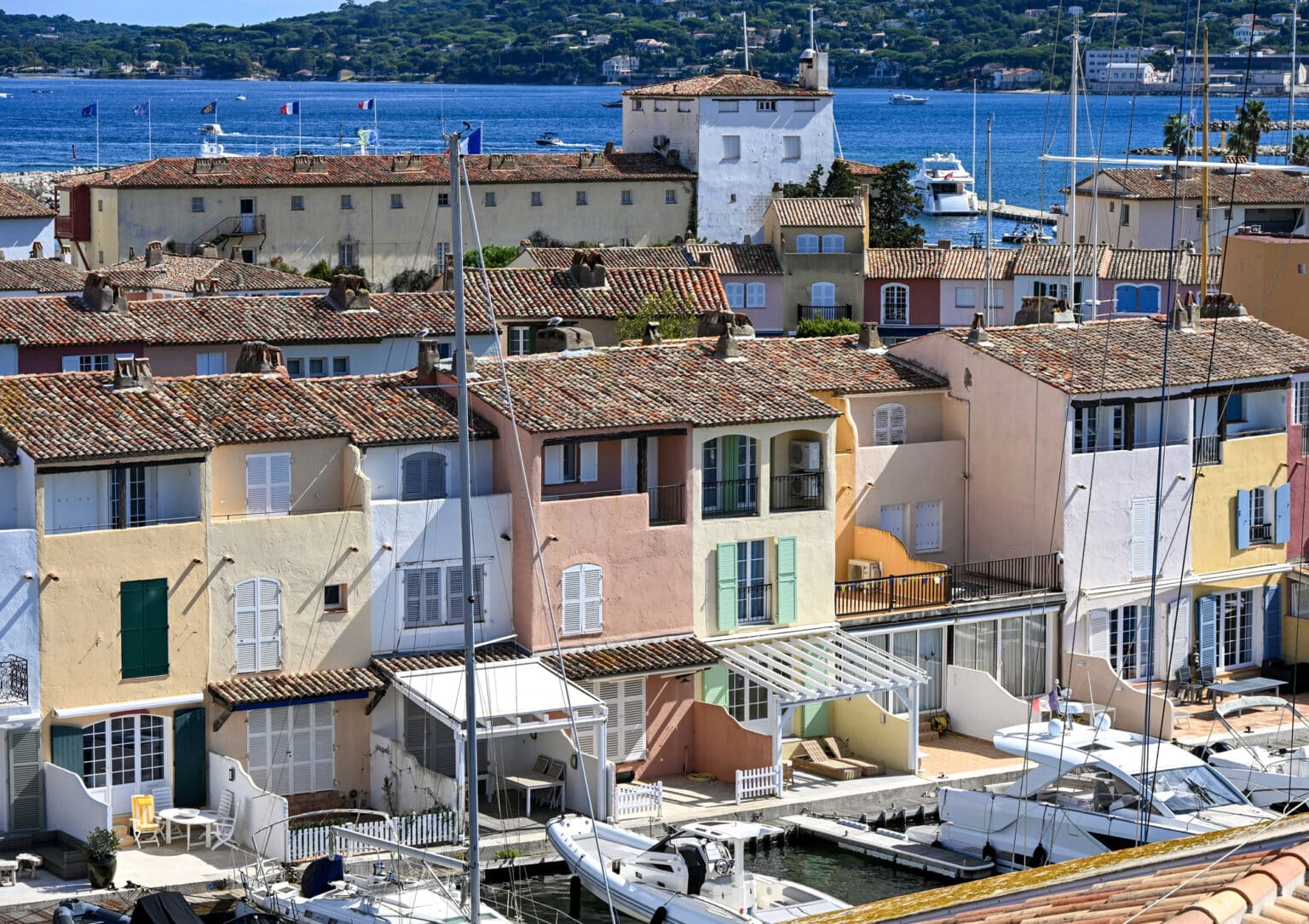 Immobilier : quelles villes cibler pour obtenir le meilleur investissement ? Ce palmarès vous aide à choisir parmi les pépites du Var Saint Tropez 10