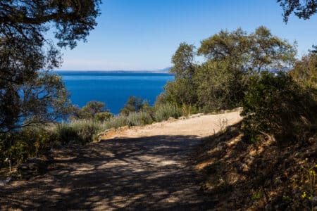 Chemin vers le sommet du Mont Boron a Nice
