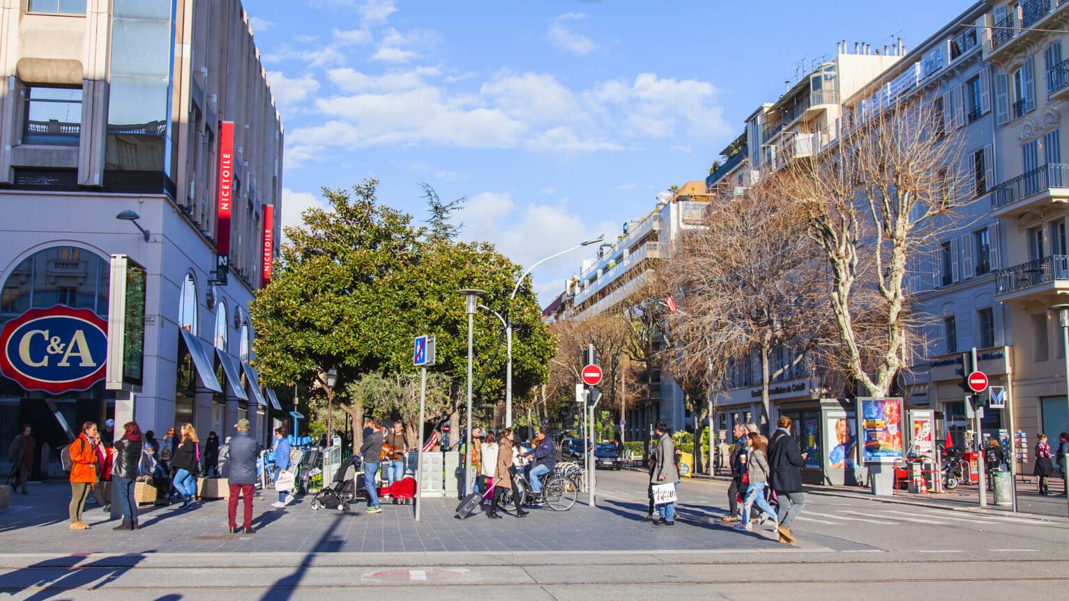 Crise des centres-villes : Nice s’en tire bien mieux que la plupart des autres grandes communes, selon cette étude révélée par les professionnels nice commerces avenue jean medecin