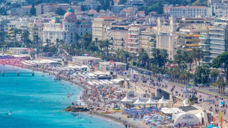 vue générale de la promenade des anglais à Nice
