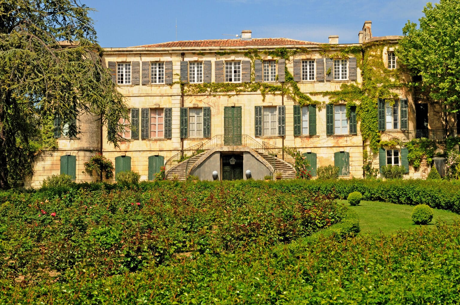Le chateau du domaine dEstoublon a Fontvieille