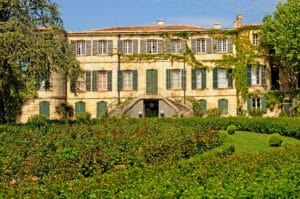 Le chateau du domaine dEstoublon a Fontvieille