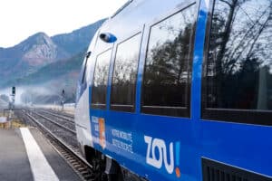 SUD100618 Ligne Nice Breil Region Sud Lara Balais HD