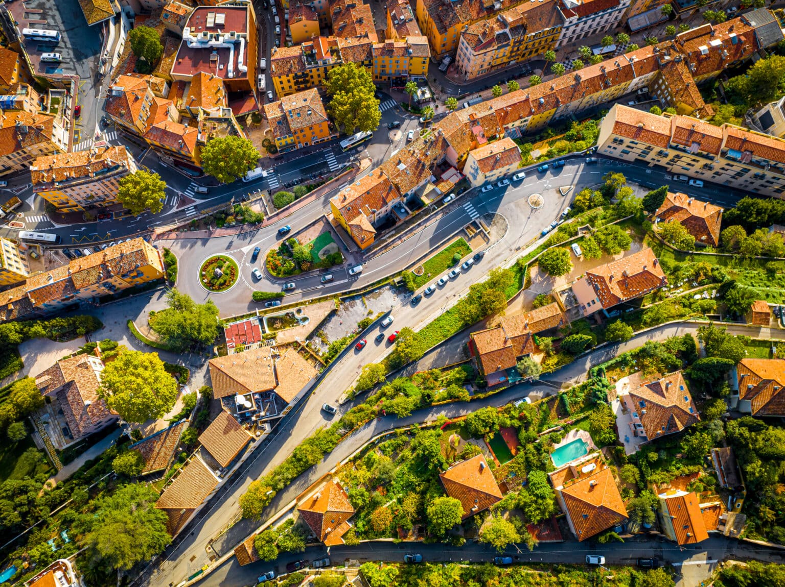 vue aérienne de Grasse dans les Alpes-Maritimes