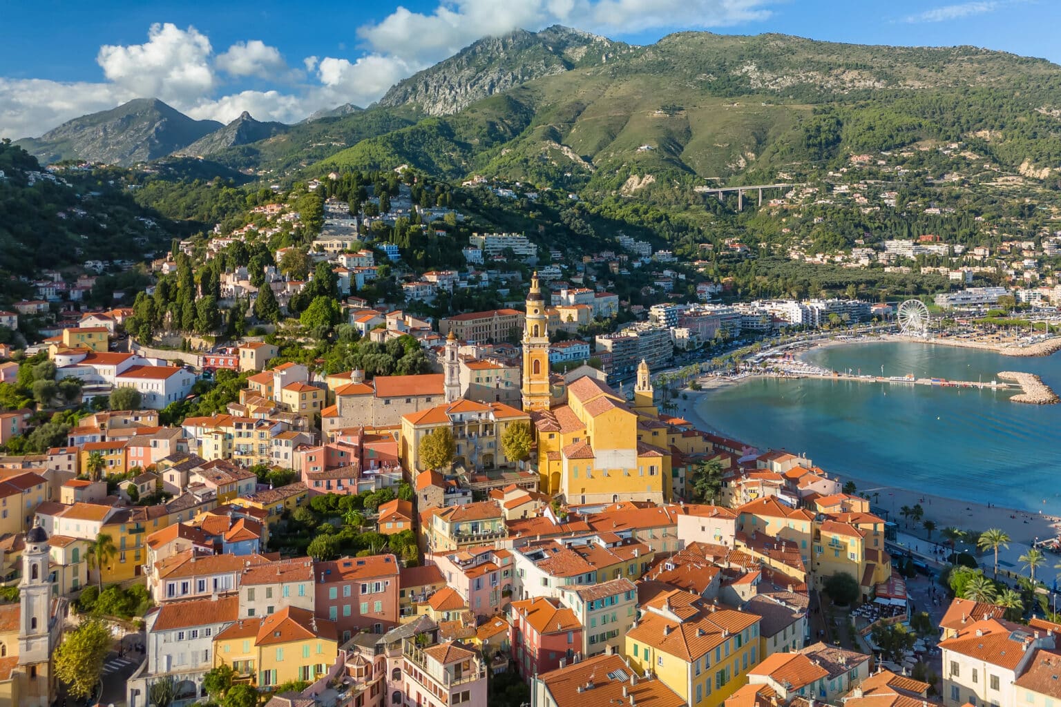 Coulée verte, zone piétonne, plan de végétalisation… La gauche dévoile les chantiers qu’elle veut mener à Menton menton vue aerienne