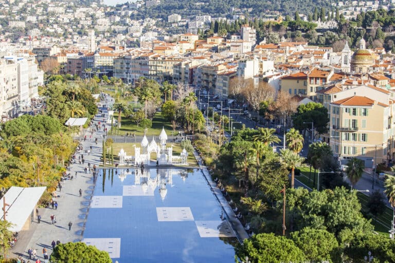 Votre santé à Nice : pourquoi préserver les sols des parcs et jardins devient un vrai enjeu du quotidien nice promenade paillon