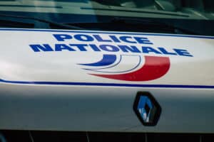 vue d'une voiture de la police nationale française