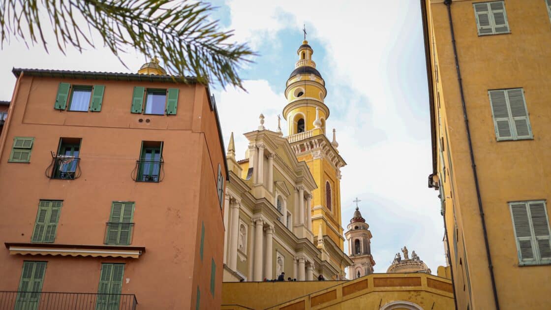 vue du centre de Menton et ses monuments emblématiques