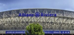vue de la façade monumentale de l'Allianz Riviera à Nice