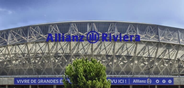 vue de la façade monumentale de l'Allianz Riviera à Nice