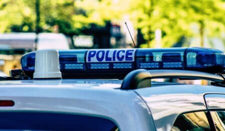 vue colorée d'un gyrophare de police