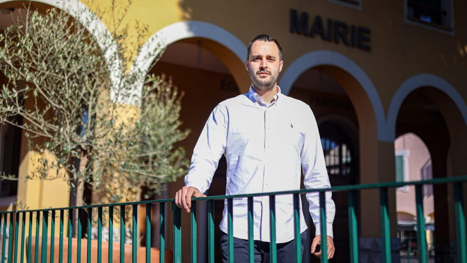 Chantier du centre, stationnement modifié, tourisme boosté… Le nouveau maire détaille ce qui va changer à La Turbie dans « Menton-Presse » portrait de Valentin Lopez maire de La Turbie