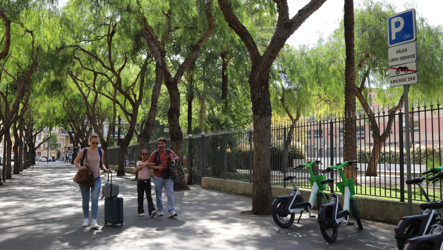 « C’était devenu insupportable, j’ai déménagé », « je dois me faufiler en m’excusant », le malaise des familles autour de cette place de Nice-Est IMG 9765 scaled e1777371025898