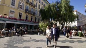 La zone piétonne continuera-t-elle longtemps de faire honte à Nice ? « La rue est sale, moche et dangereuse, les gens s’y blessent souvent » MG 8880