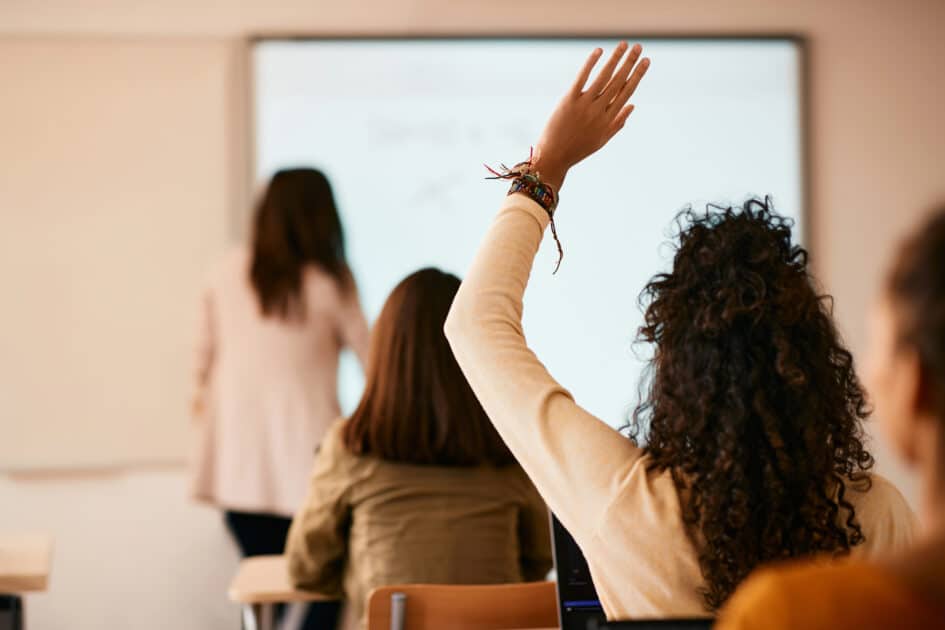 L’image actuelle n’a pas de texte alternatif. Le nom du fichier est&nbsp;: classe-ecole-jeunes.jpg