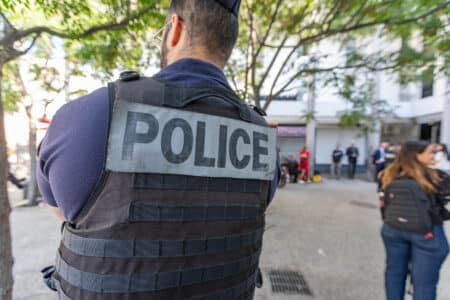 policier de dos quartier des moulins nice