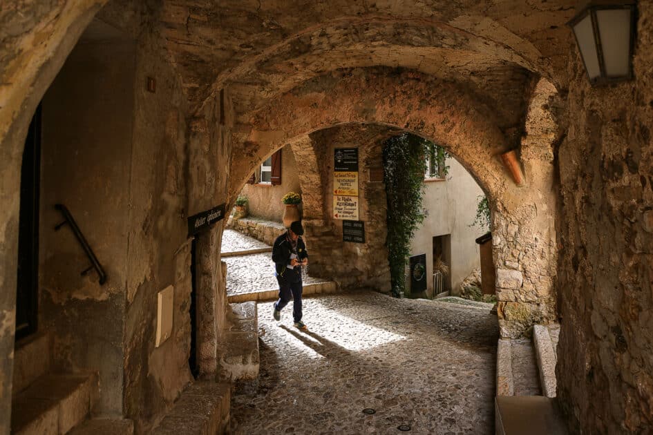 vue ruelle pierres gorbio