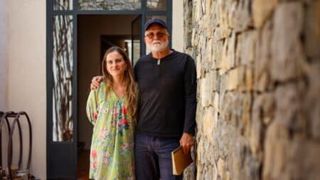 l'architecte Paul Collier, aux côtés de sa fille Romane