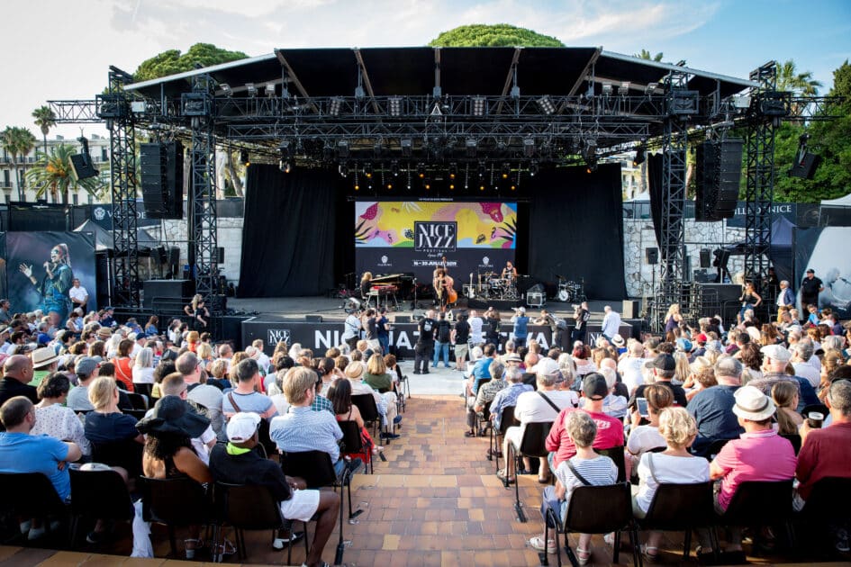 Nice Jazz : les prix grimpent, le festival accusé de "prioriser le luxe" au détriment des habitants 1 concert nice jazz festival dans le theatre de verdure