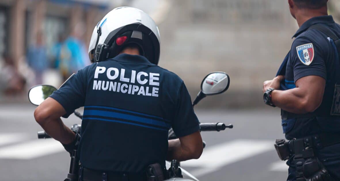 À Nice, la mairie d'Éric Ciotti présente son plan contre la délinquance : "rétablir la paix publique rue par rue" 1 agents de la police municipale en france en patrouille