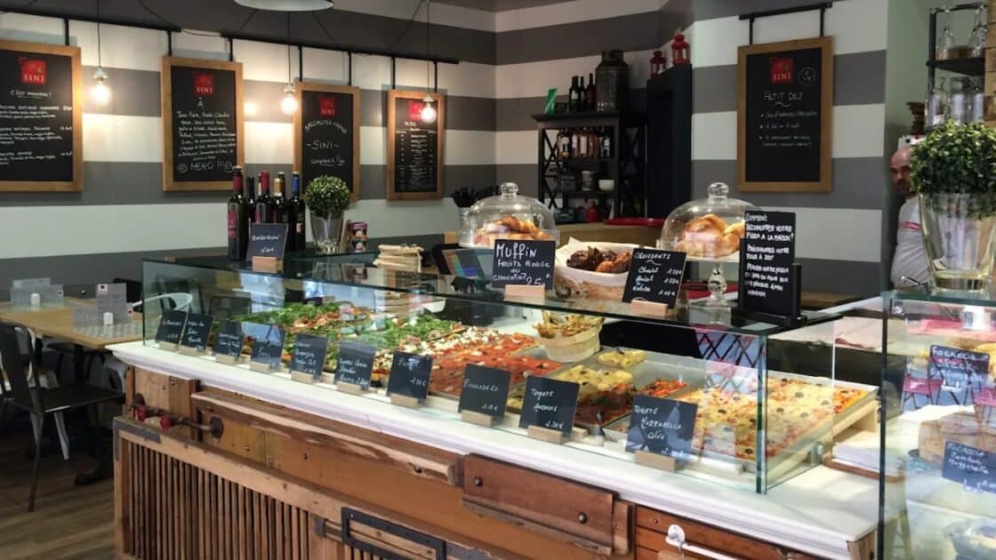 À Menton, ce boulanger venu d'Ajaccio fait courir les amoureux de spécialités locales 1 sini vend des spécialités locales à Menton